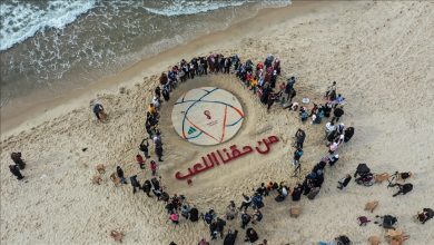 Photo of غزة.. لوحة رملية لتذكير العالم بحق الأطفال في اللعب