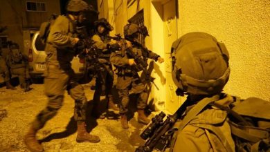 Photo of الاحتلال يشنُّ حملة مداهمات واعتقالات بالضفة الغربية