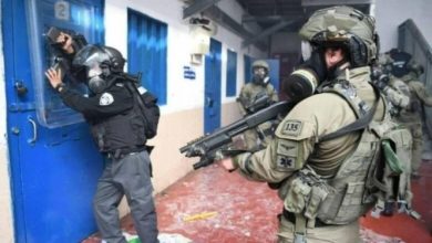Photo of قوات القمع تقتحم قسم الأسرى في سجن “هداريم”