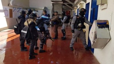 Photo of قمع للأسرى في “ريمون” واحتجاجات في “عوفر” وتهديد بالإضراب في “حوارة”