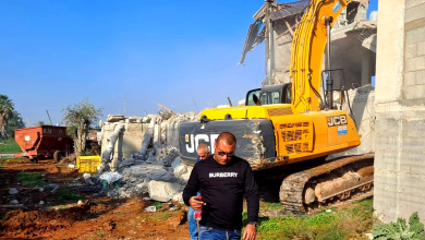 Photo of مواطن من الطيبة يضطر لهدم منزله تفاديا لغرامات السلطات الإسرائيلية