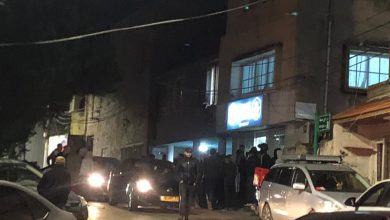 Photo of إصابة شاب بجراح خطيرة في جريمة إطلاق نار بمدينة أم الفحم