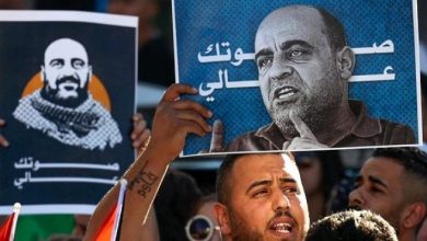 Photo of عائلة الراحل نزار بنات تقاضي السلطة الفلسطينية أمام المحكمة الجنائية الدولية