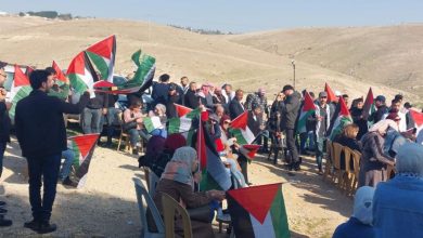 Photo of بدء تجمع الأهالي في الخان الأحمر بالقدس ردًا على دعوات اقتحامه