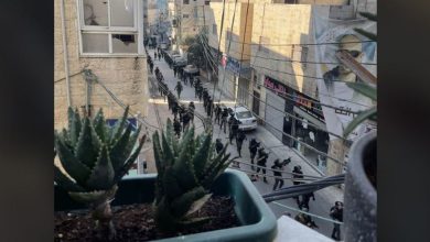 Photo of الاحتلال يهدم شقة منفذ عملية “حاجز شعفاط” ويأخذ قياسات منزل الأسير فروخ