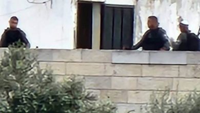 Photo of بدأ خطة لهدم 14 منزلًا شرق القدس.. الاحتلال يغلق منزل منفذ عملية سلوان