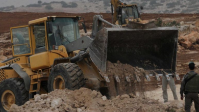 Photo of مستوطنون يُجرفون أراضٍ في نابلس