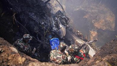 Photo of مشهد بالغ القسوة.. شاهد: راكب هندي يوثق لحظة تحطم طائرة نيبال واندلاع نيران كثيفة