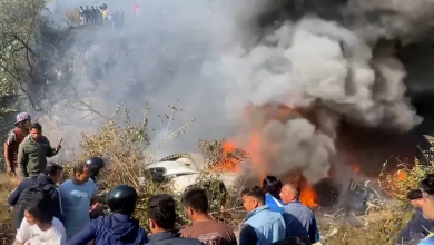 Photo of شاهد- تحطم طائرة تقل 72 راكبا وسط نيبال وأنباء عن وجود عدد من الناجين