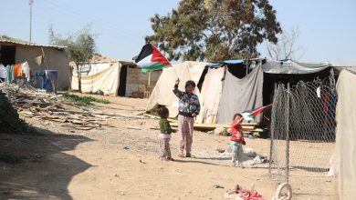 Photo of أهالي الخان الأحمر يصرون على التصدي لمخطط الاحتلال الإسرائيلي الذي يقضي بترحيلهم
