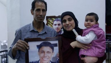 Photo of عائلات بأكملها خلف القضبان.. الاعتقال الجماعي سلاح إسرائيل للتنكيل بالفلسطينيين