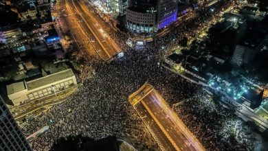 Photo of 100 ألف متظاهر في تل أبيب والآلاف في حيفا وبئر السبع والقدس ضد حكومة نتنياهو