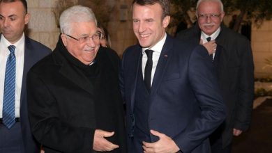 Photo of صحيفة فرنسية: ماكرون طلب من دبلوماسيين فرنسيين البحث عن بديل لخلافة عباس في الحكم