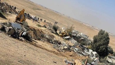 Photo of النقب: السلطات الإسرائيلية تهدم 7 مساكن لعائلة الغول