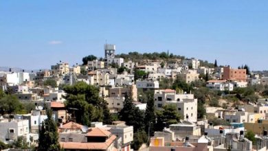 Photo of “بوابة” قرية “حارس”.. تقطع أوصال الحياة بـ”كبسة زر”