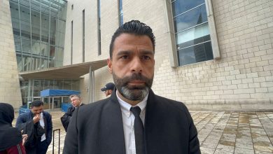 Photo of المحكمة العليا تقرر الإفراج عن المحامي أحمد خليفة وإحالته إلى الحبس المنزلي