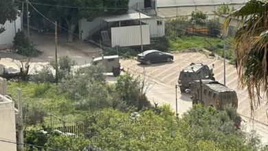 Photo of الاحتلال يحاصر منزلًا في مخيم نور شمس ويعتقل 3 شبان