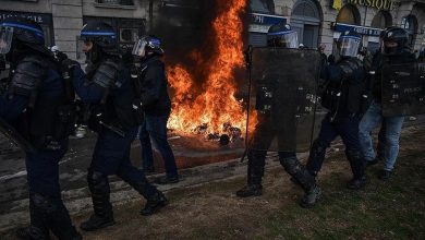 Photo of أمن فرنسا يقمع محتجين خلال تظاهرة مليونية ضد تعديل قانون التقاعد