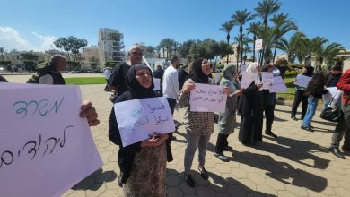 Photo of العشرات يشاركون بالوقفة الاحتجاجية ضد هدم منازل أبو عيش في عكا