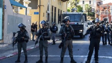 Photo of الشرطة الإسرائيلية تطالب المواطنين بحمل سلاحهم بجميع تنقلاتهم