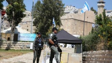 Photo of الاحتلال يُغلق المسجد “الإبراهيمي” بالخليل ويفتحه للمستوطنين
