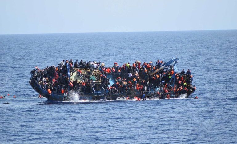 قارب لاجئين