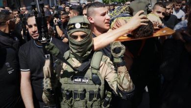 Photo of جماهير غفيرة تشيع الشهيدين أحمد عساف وراني قطنات