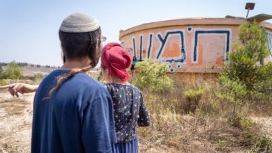 Photo of عودة المستوطنين إلى “حومش”.. سرقة مزيد من الأرض وتهديد لحياة المواطنين