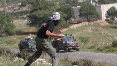 Photo of إصابات بالاختناق بعد قمع الاحتلال مسيرة في قرية النبي صالح