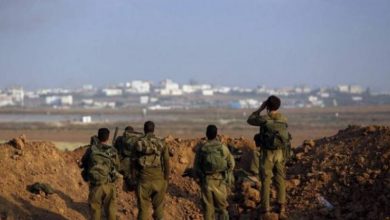 Photo of الجيش الإسرائيلي يحصّن طرقه على حدود غزة تحسبا لصواريخ المقاومة