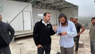 Photo of مستوطنون يعيدون بناء المدرسة الدينية في بؤرة “حومش” الاستيطانية