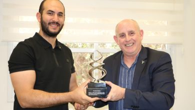 Photo of معتصم نبيل عمري من صندلة  عالم على صعيد عالمي في الهندسة الوراثية بالنباتات