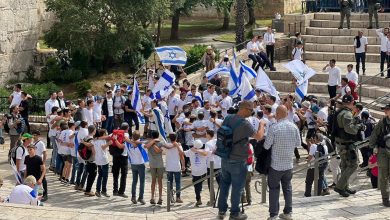 Photo of “مسيرة الأعلام الاستفزازية” في القدس المحتلّة: مستوطنون يحتشدون عند باب العامود ويعتدون على الفلسطينيين