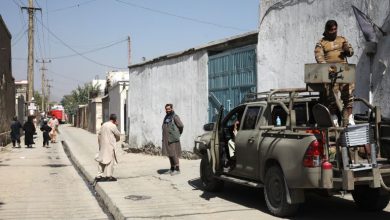 Photo of استهدف قادة ومسؤولين.. عشرات القتلى والجرحى إثر تفجير في مسجد شمالي أفغانستان