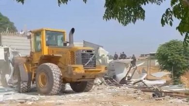 Photo of السلطات الإسرائيلية تهدم منزلا في قرية “سعوة” بالنقب