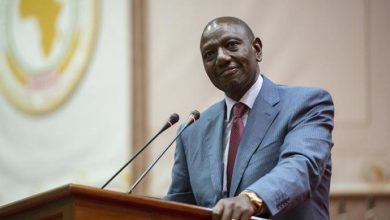 Photo of الرئيس الكيني يتعهد بترتيب لقاء بين الجنرالين المتحاربين في السودان