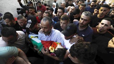 Photo of جماهير غفيرة تُشيّع جثمان الشهيد الطفل محمد التميمي في رام الله