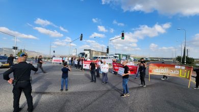 Photo of “دمنا مش رخيص”: وقفة احتجاجية في بلدات منطقة البطوف ضد العنف والجريمة