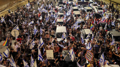 Photo of احتجاجات إسرائيل.. مقال بهآرتس: عندما يدافع مجرمو الحرب عن الديمقراطية
