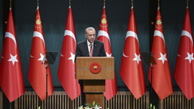 Photo of احتجاجات أمام سفارة السويد بلندن.. أردوغان: لا حرية في حرق القرآن ومقدسات الآخرين