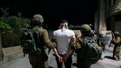 Photo of الضفة الغربية: الاحتلال ينفذ اعتقالات ويداهم منازل وينصب حواجز