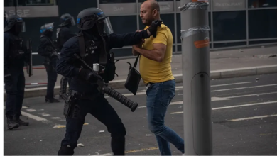 Photo of كاتبة: فرنسا تدفع ثمن تجاهل عنف الشرطة العنصري منذ عقود