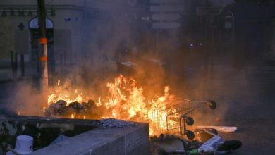 Photo of فرنسا تفرض حظرًا للتجول ليلًا في عدد من البلديات لاحتواء الاحتجاجات