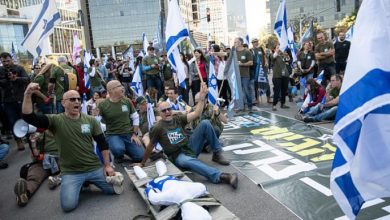 Photo of استطلاع: 28% من الإسرائيليين يفكرون بالهجرة و56% يخشون حربا أهلية