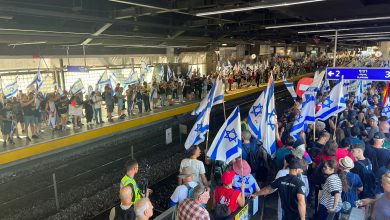 Photo of مظاهرات وإغلاق شوارع مركزية في البلاد احتجاجا على خطة الحكومة الإسرائيلية بخصوص القضاء