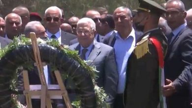 Photo of عبّاس يصل جنين بطائرة هليكوبتر ويزور مقبرة الشهداء