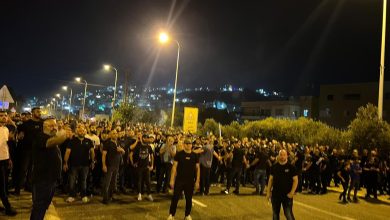 Photo of مئات المتظاهرين يغلقون الشارع الرئيس.. مظاهرة غاضبة في الفريديس عقب تشييع ضحية جريمة القتل علاء مرعي