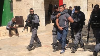 Photo of قوات الاحتلال تعتقل عددًا من الشبان بعد الاعتداء عليهم في الأقصى