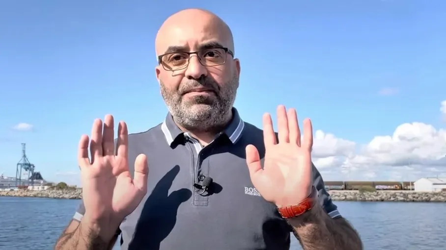 إعلامي يكشف كيف حرضته دولة خليجية على مهاجمة قطر.. اعتذر للدوحة (فيديو) - موطني 48