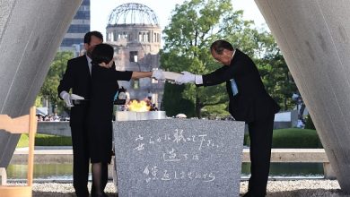 Photo of اليابان تحيي ذكرى قنبلة هيروشيما: الردع النووي “حماقة”